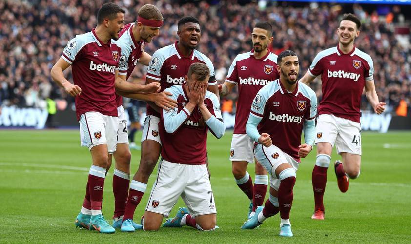 热尔曼合同到期离开广岛三箭，曾因违规出场导致被判输球