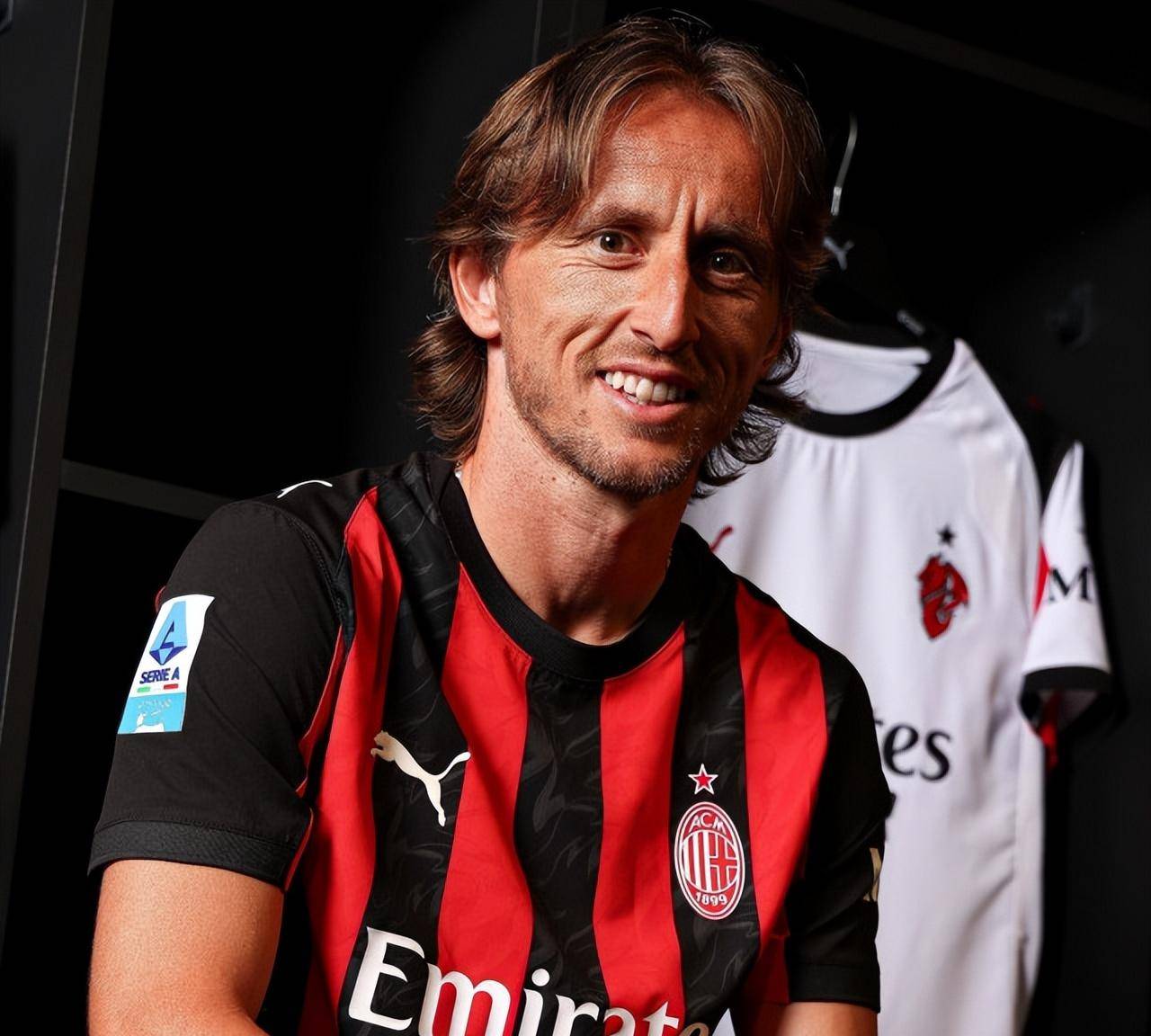 巴萨梅西进球破纪录欧冠历史时刻